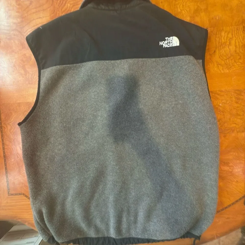 The North Face Men's Two-Tone Black and Gray Vest